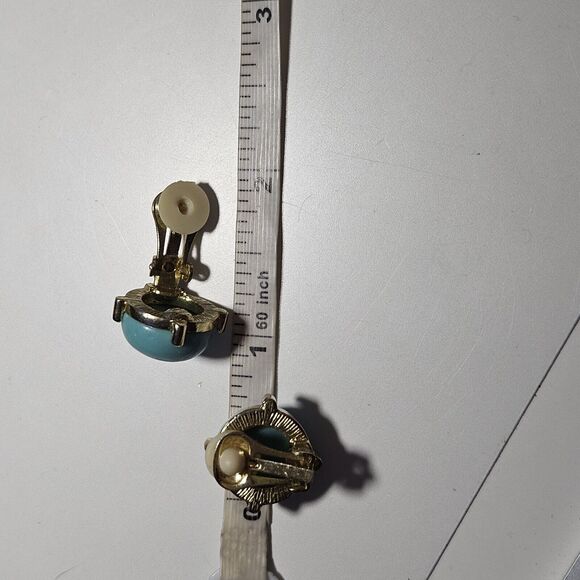 Vintage Gold Tone Round Blue Bead Clip On Earrings - Picture 4 of 10